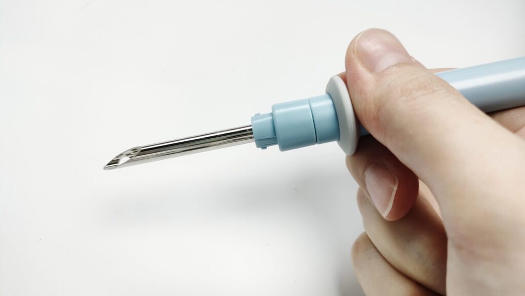 付属のシリコンリングクロバーパンチニードル針5.0mm