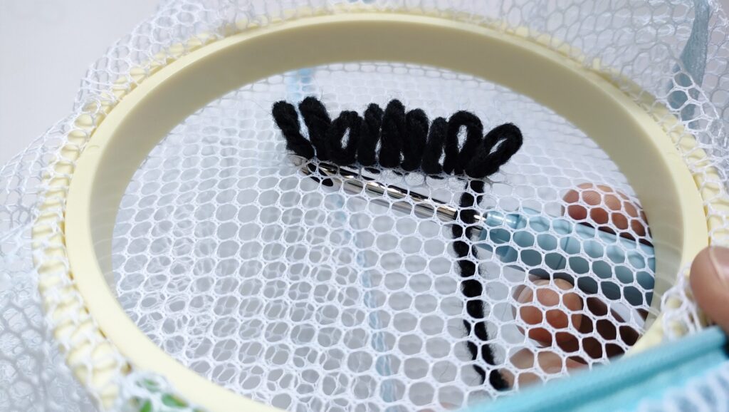 洗濯ネットでパンチニードル