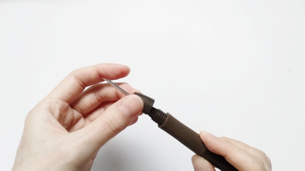 ダイソーDISOパンチニードル針レビューキャップをはめる