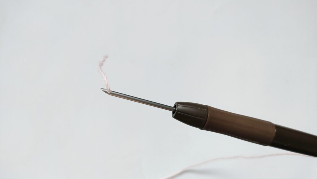 ダイソーDISOパンチニードル針レビュー糸を通す