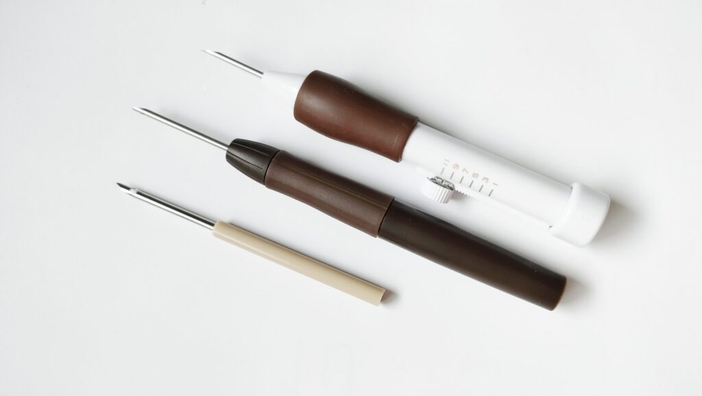 3つの針【ダイソー・セリア・DMC】で仕上がりを比較（パンチニードル）