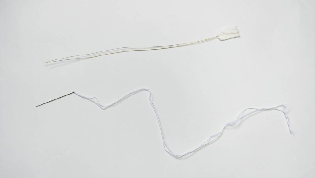 パンチニードルの糸通し(縫い針とワイヤーで自作)