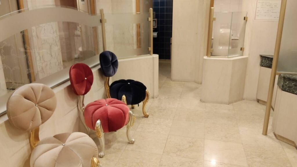 古窯おしゃれなトイレ